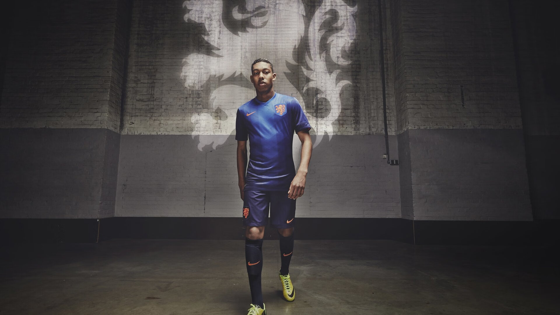 是否应将比赛转移至中立场进行,将比赛进行到底